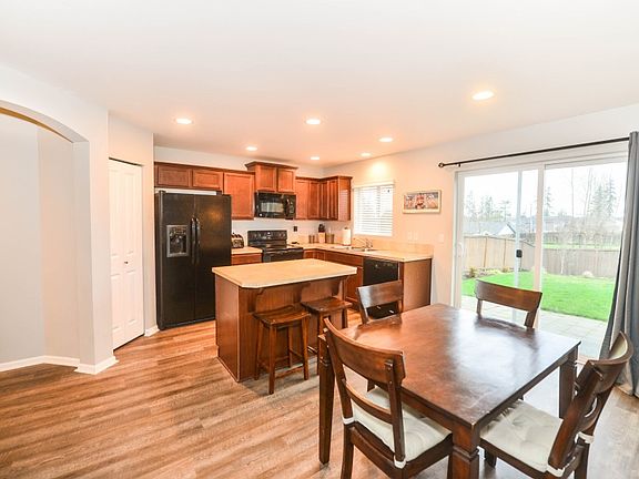4th image of 2511 193rd St E