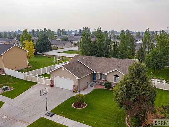 3rd image of 3140 E Skyview Dr