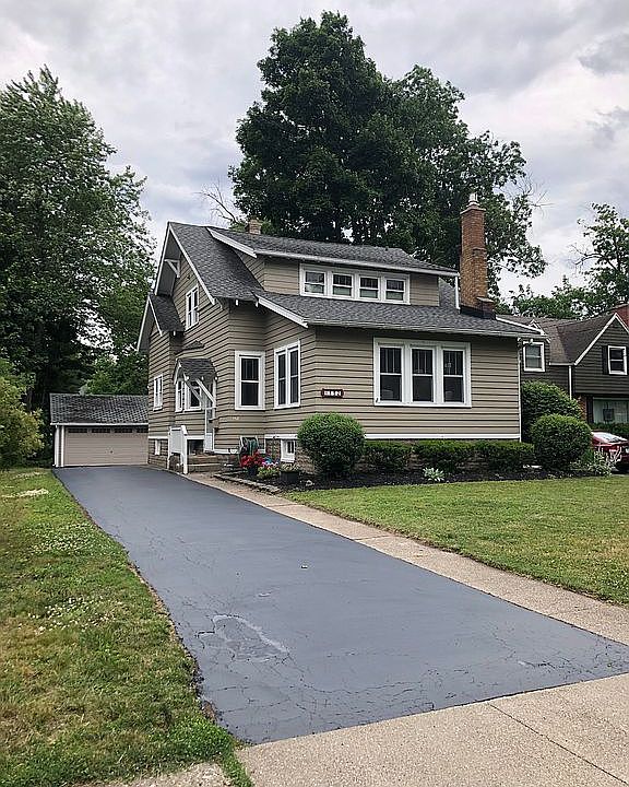 1st image of 152 Los Robles St