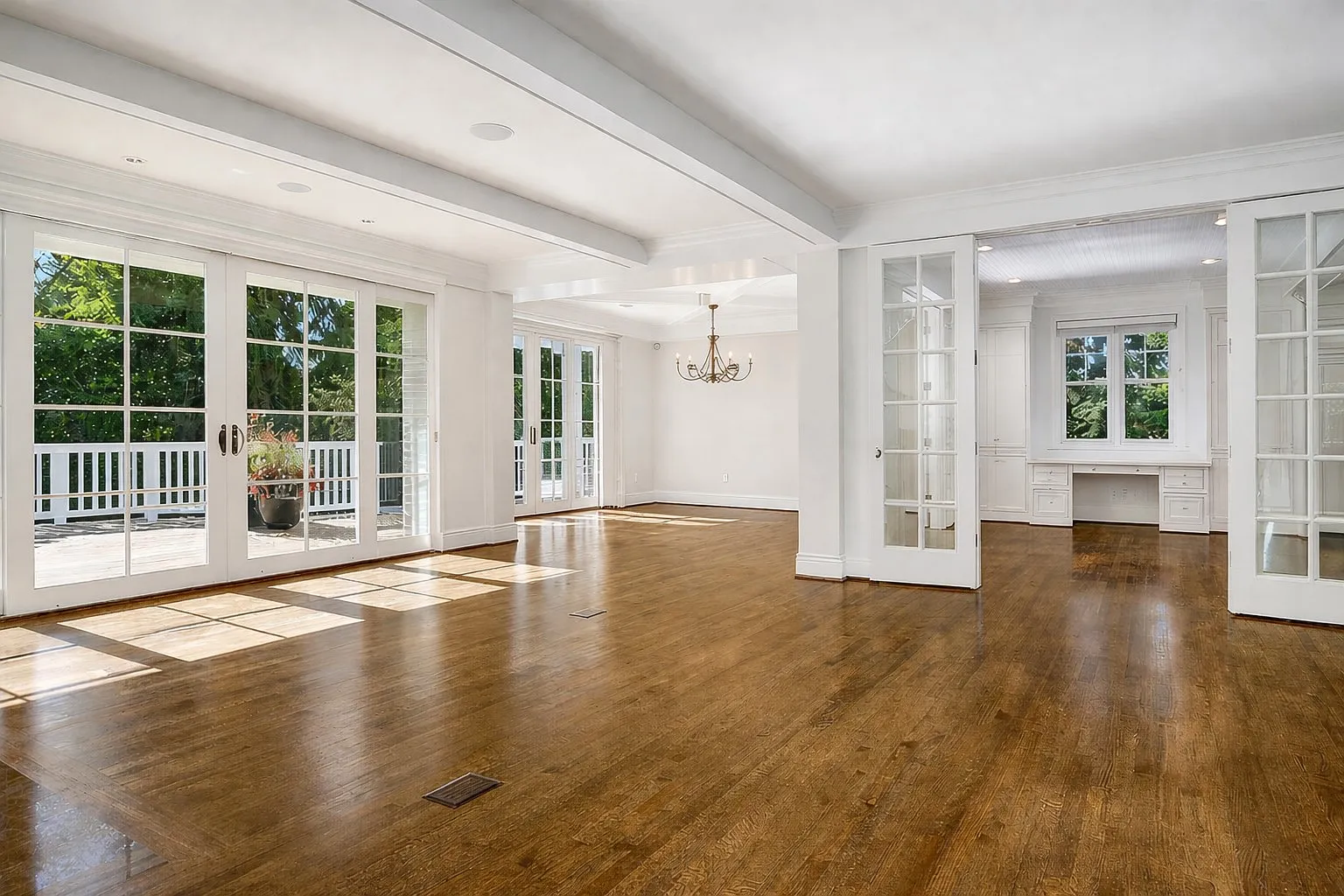 5 bed, 7.5 bath, 6831 sqft, $16,000 — Photo 4