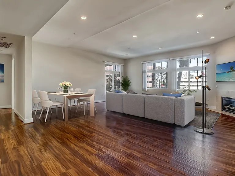 Axis 2300 Apartments — Photo 6