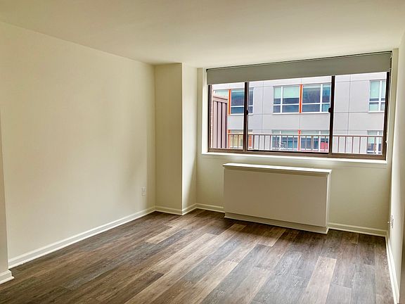 4th image of 520 W 43rd St APT 7F