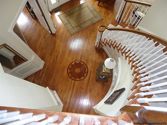 4th image of 31 Sanford Dr