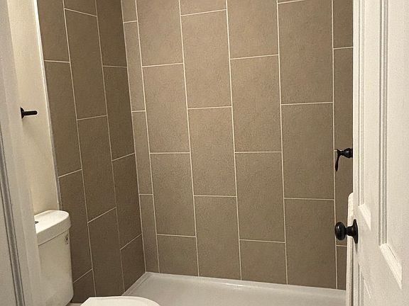 3rd image of 2527 10th Ave S APT 1