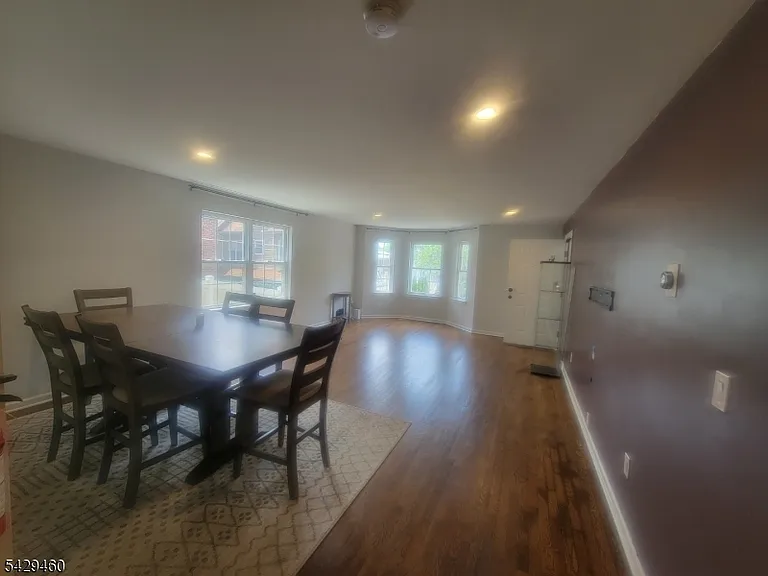 212 N Walnut St — Photo 3