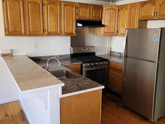 3rd image of 1218 Beech St