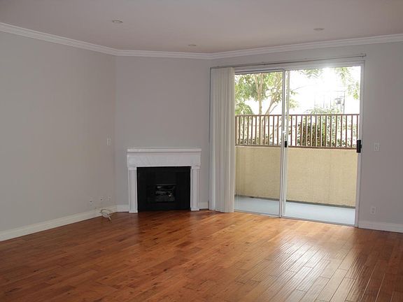 4th image of 1115 Larrabee St APT 104