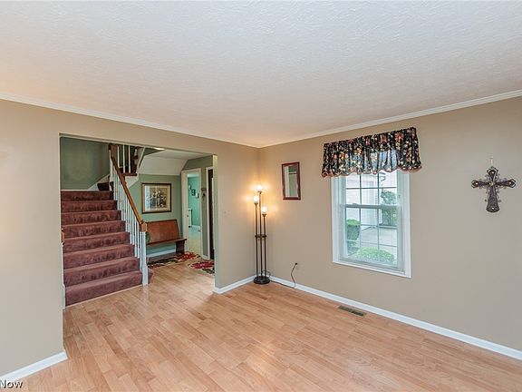 4th image of 16481 Weymouth Ln