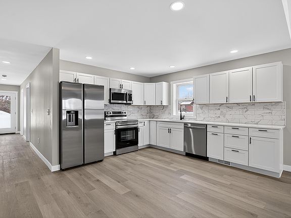 3rd image of 13945 Northmoor Dr