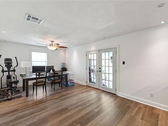 3rd image of 3905 Courtland Dr