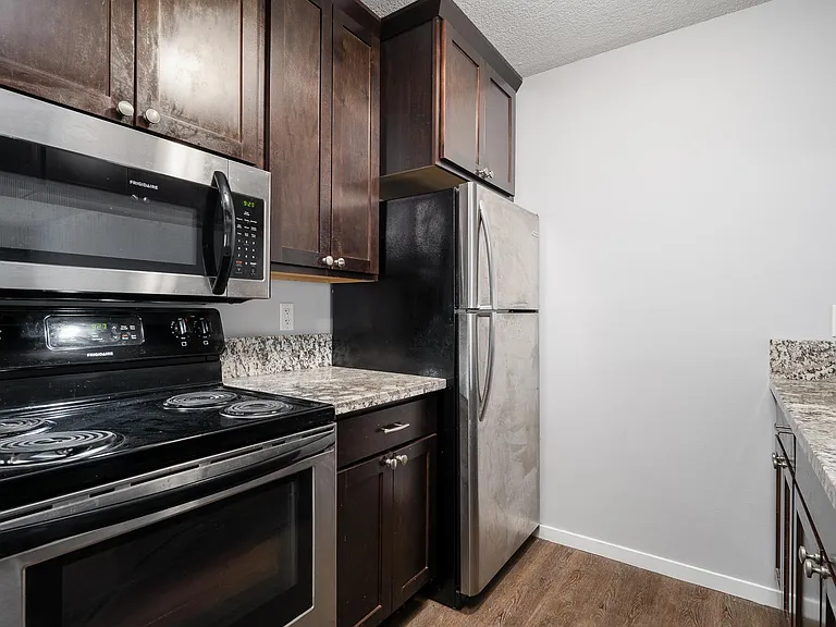 Merriam Park Apartments — Photo 15