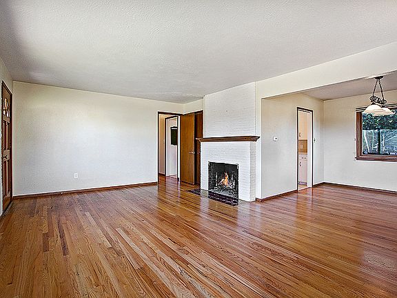 3rd image of 1220 N Mullen St