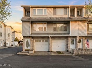 5 Vogel Ln, Staten Island, NY 10314