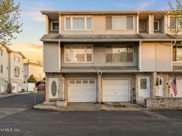 5 Vogel Ln, Staten Island, NY 10314