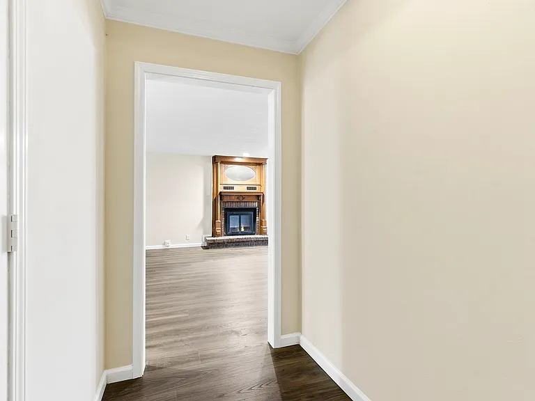 2431 S Kings Ave — Photo 7