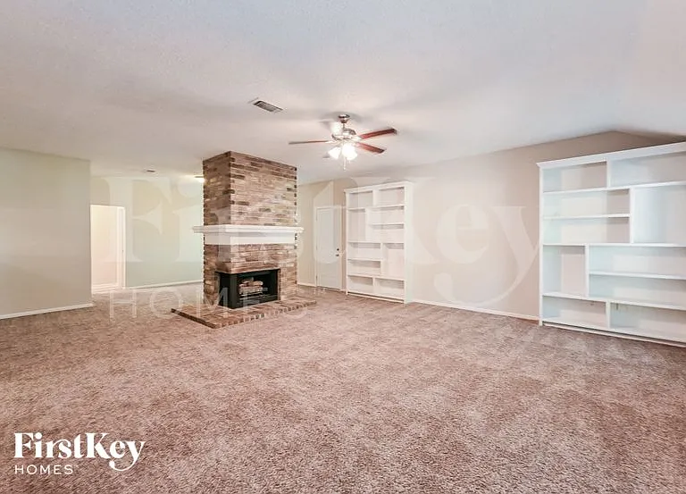 50 Rockridge Dr — Photo 3