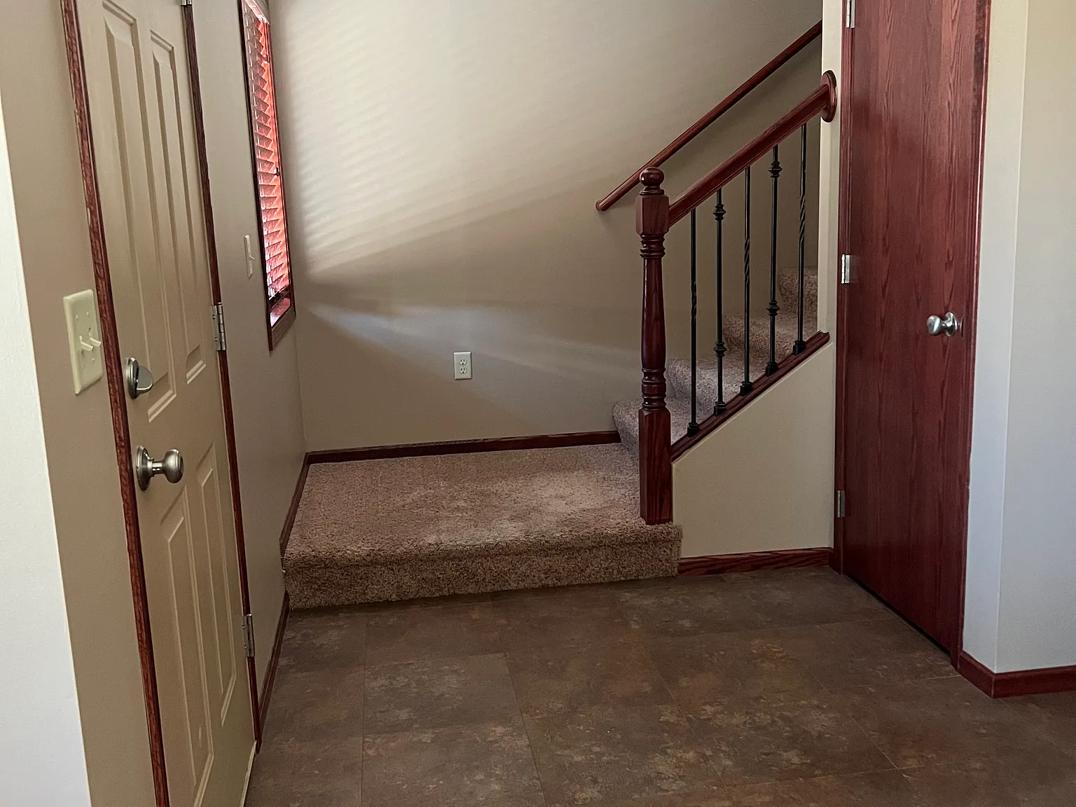 3 bed, 3.5 bath, 2100 sqft, $2,000 — Photo 2