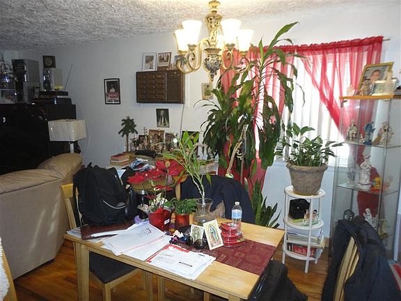 5th image of 432 Castle Hill Ave