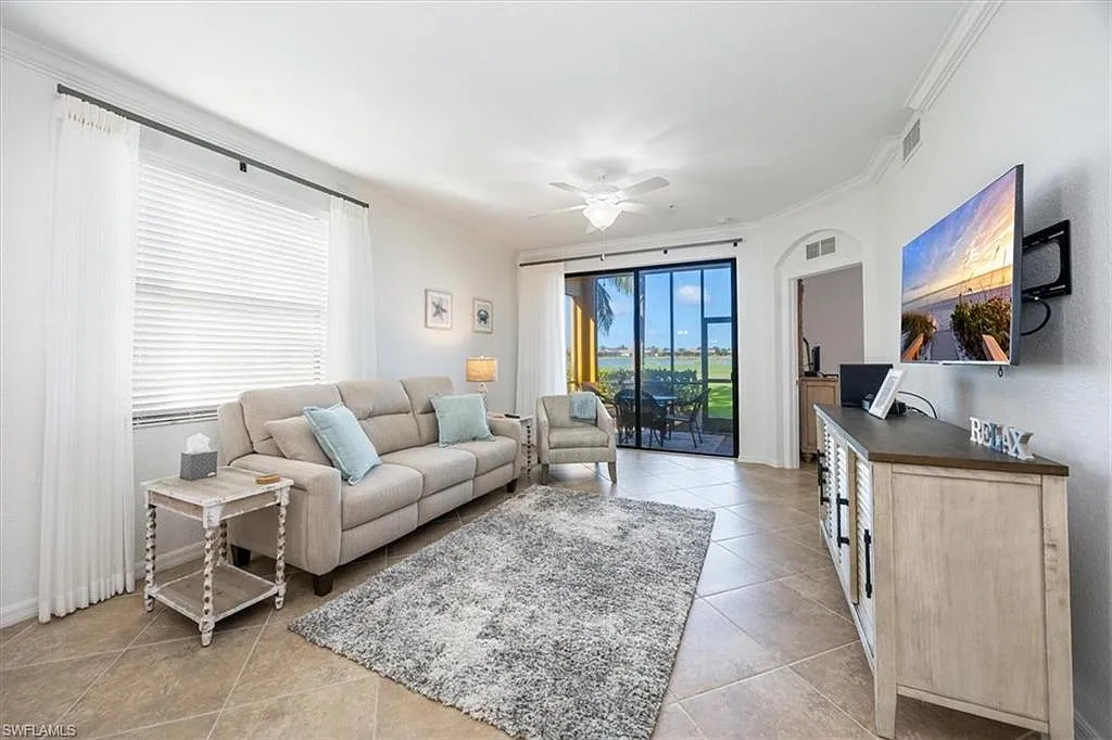 2 bed, 2.0 bath, 1299 sqft, $7,250 — Photo 4