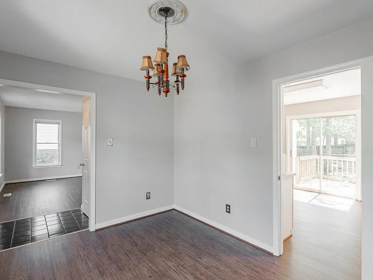 8915 Castle Point Dr — Photo 4