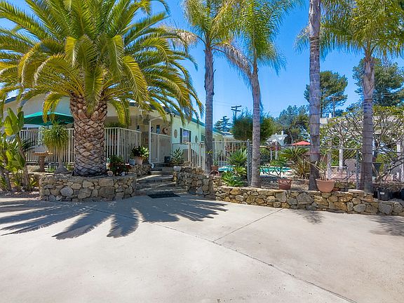 3rd image of 610 Washingtonia Dr