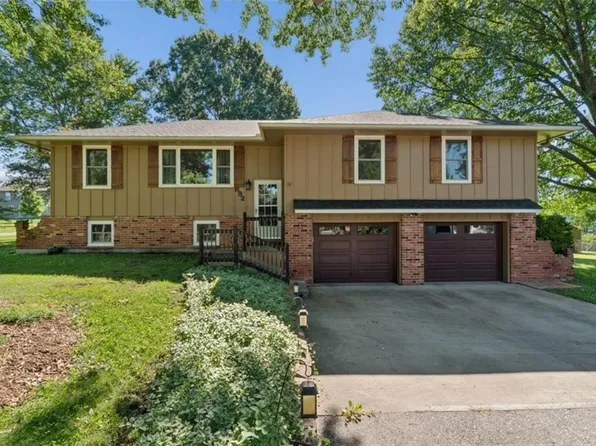892 Gregory St, Peculiar, MO 64078