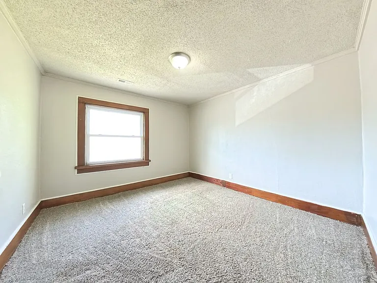 3303 University Ave — Photo 18