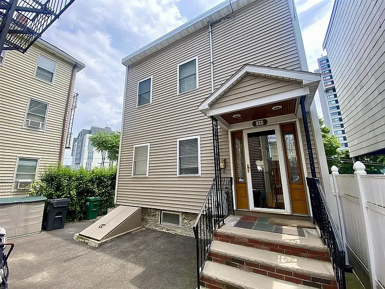 31 Warren St — Photo 8
