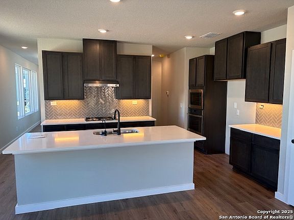 2nd image of 5919 Woodlake Acres