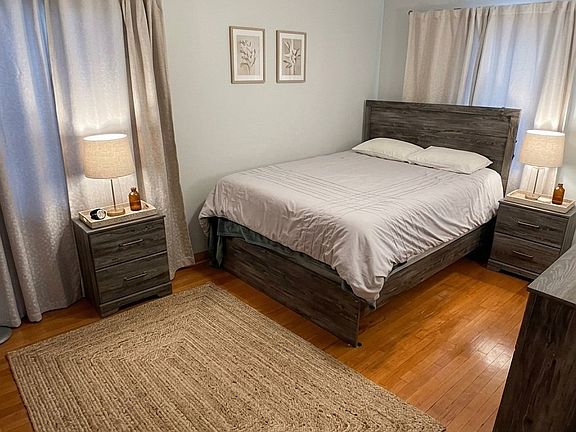 4th image of 5821 W Montrose Ave #2R