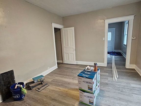 4th image of 2521 Knorr Ave
