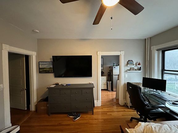 2nd image of 1091 Boylston St APT 33