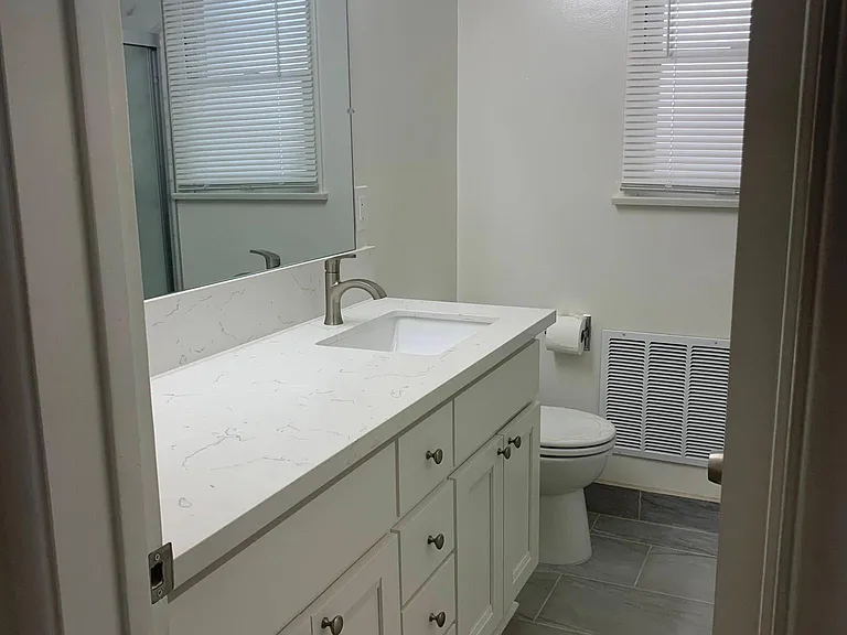 4 1241south Bundy Dr #4 — Photo 23