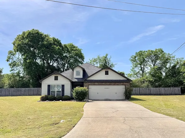 17 Wheatland Ct, Fort Mitchell, AL 36856