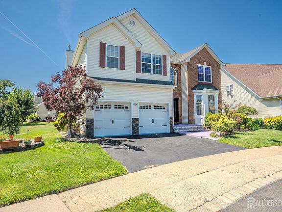 3rd image of 8 Jumping Brook Ct