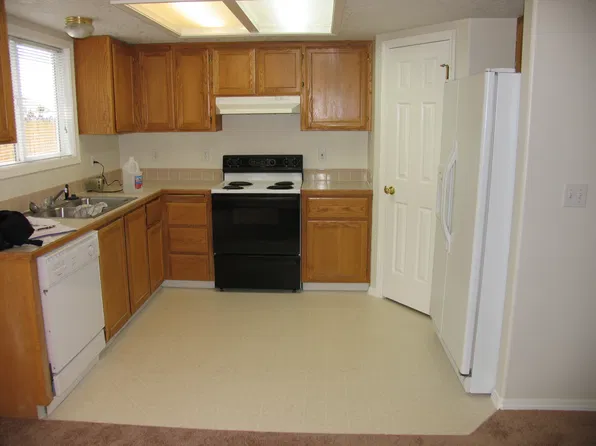 911 S Bonneville Dr, Nampa, ID 83686