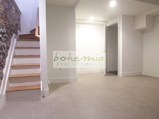 Rented by Bohemia Realty Group | media 32