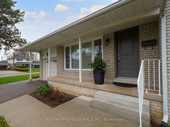 5th image of 19 Boxwood Rd