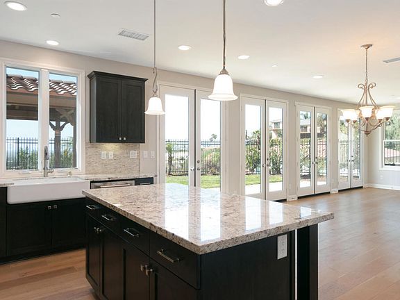 5th image of 588 Andorra Ln