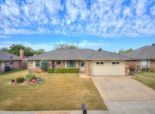 1817 Briarhill St, Moore, OK 73160
