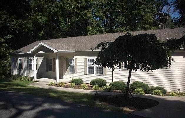 1st image of 333 Peachtree Dr