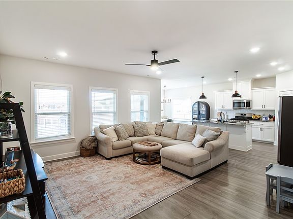 4th image of 1000 Sunshine Ct