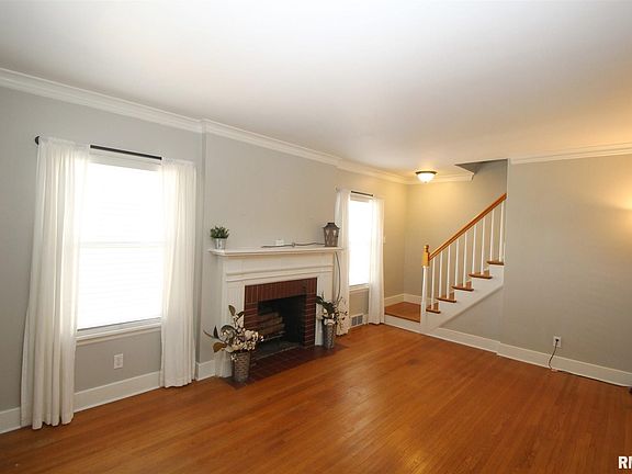 3rd image of 1015 E Norwood Ave