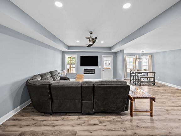 5th image of 103 Red Bird Ave