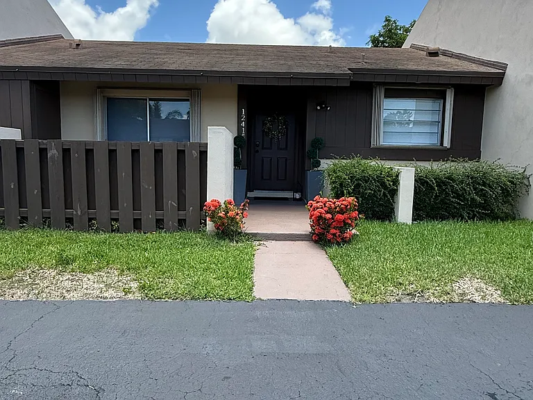 12415 SW 110th S Canal Street Rd — Photo 1
