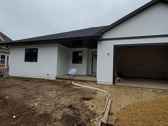 2nd image of 205 Bonnie Ln