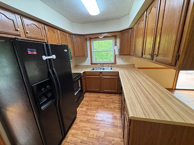 3 bed, 1008 sqft, $1,950 — Photo 3