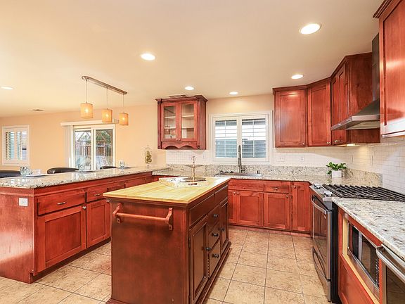 5th image of 38127 Versailles St
