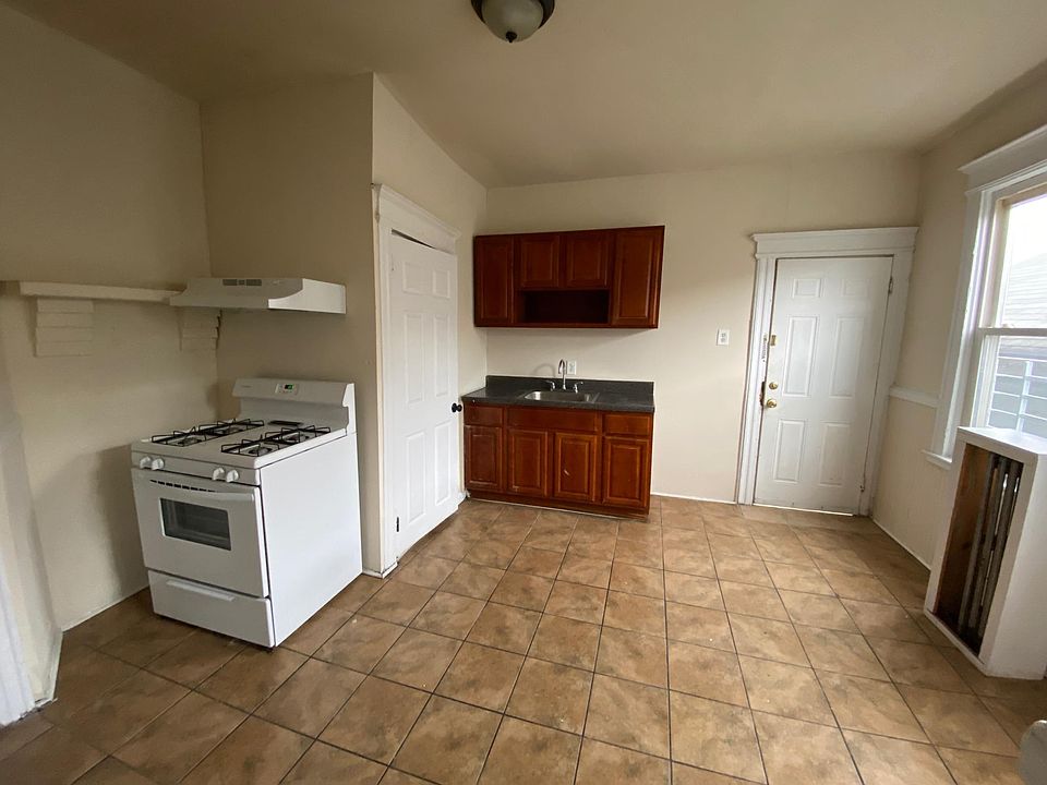 1st image of 101 Brookdale Ave APT 3R