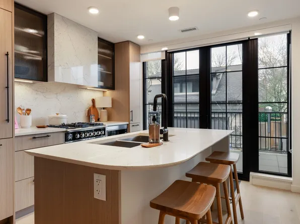 197 W King Edward Avenue St, Vancouver, BC V5Y 4B4